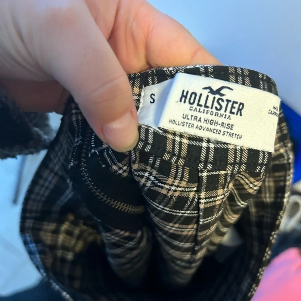 HOLLISTER PLAID ACADEMIA STRETCH MINI SKIRT